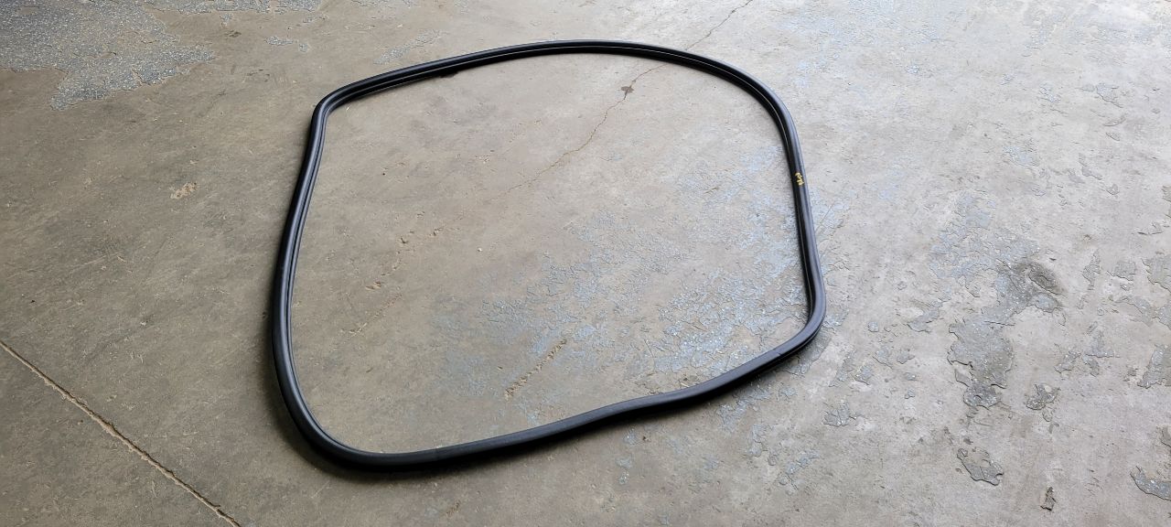 2023 SUBURBN15 RH REAR DOOR WEATHERSTRIPPING 33110 - image 3