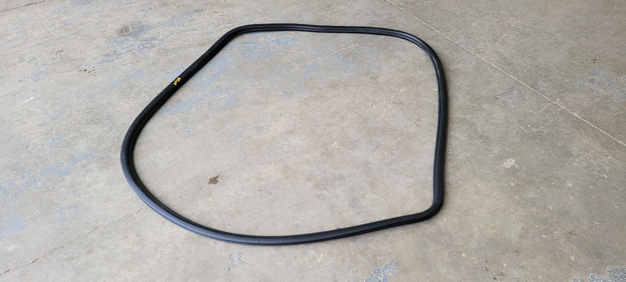 2023 SUBURBN15 RH REAR DOOR WEATHERSTRIPPING 33110 - image 5