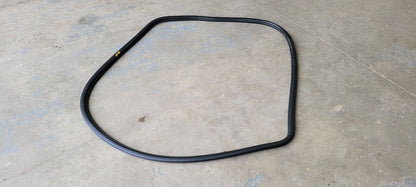 2023 SUBURBN15 RH REAR DOOR WEATHERSTRIPPING 33110 - image 5