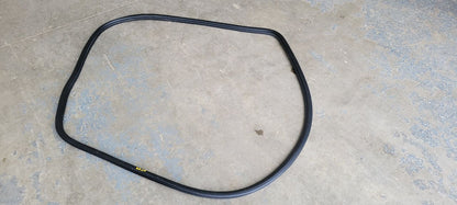 2023 SUBURBN15 RH REAR DOOR WEATHERSTRIPPING 33110 - image 6