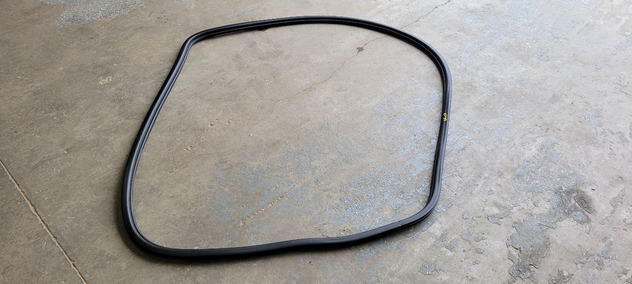 2023 SUBURBN15 RH REAR DOOR WEATHERSTRIPPING 33110 - image 7
