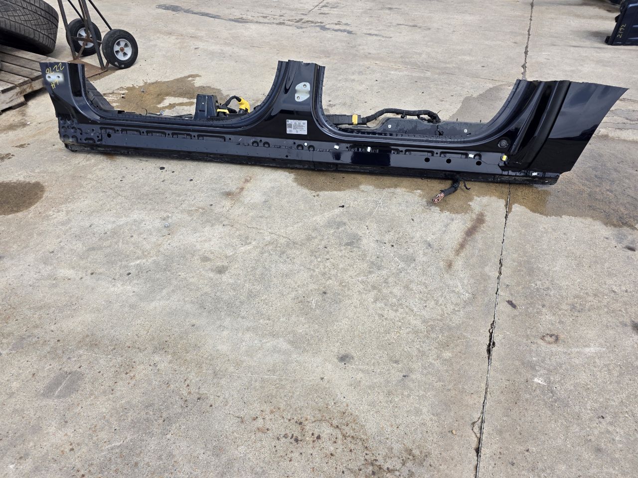 2023 SUBURBN15 LH DRIVER ROCKER PANEL BLUE GLU 33113 - image 1