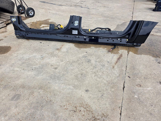 2023 SUBURBN15 LH DRIVER ROCKER PANEL BLUE GLU 33113 - image 1