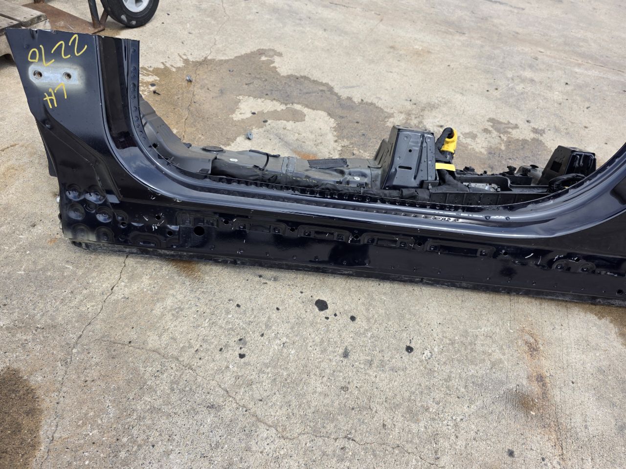 2023 SUBURBN15 LH DRIVER ROCKER PANEL BLUE GLU 33113 - image 4