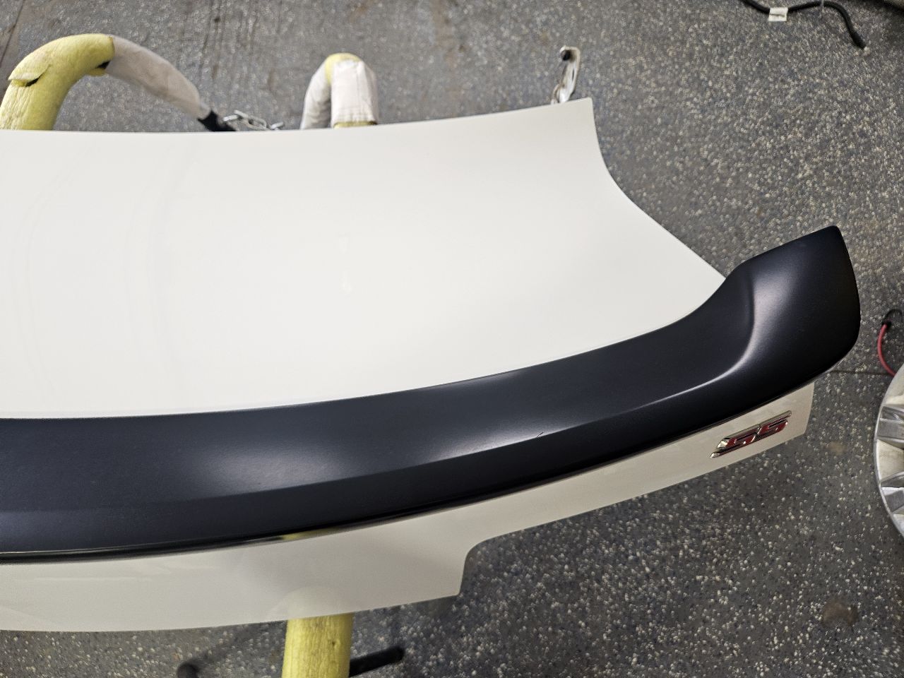 2015 CAMARO TRUNK DECKLID WHITE GAZ ZL1 SPOILER 33123 - image 10