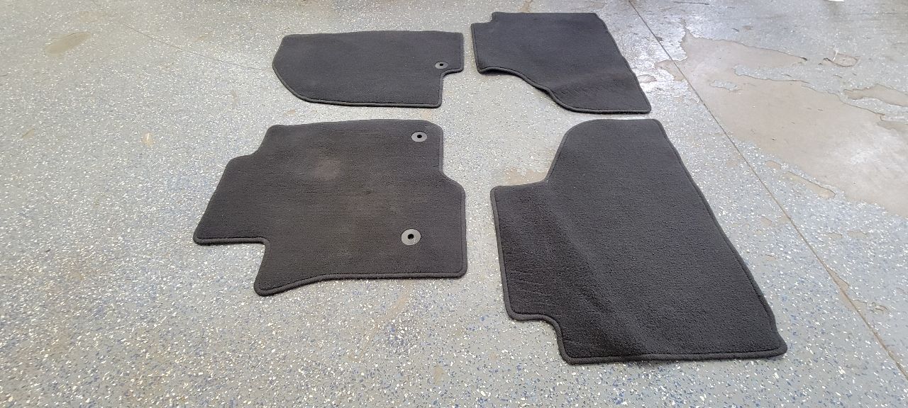2023 SUBURBN15 OEM FRONT & REAR CARPET FLOOR MATS 33126 - image 3