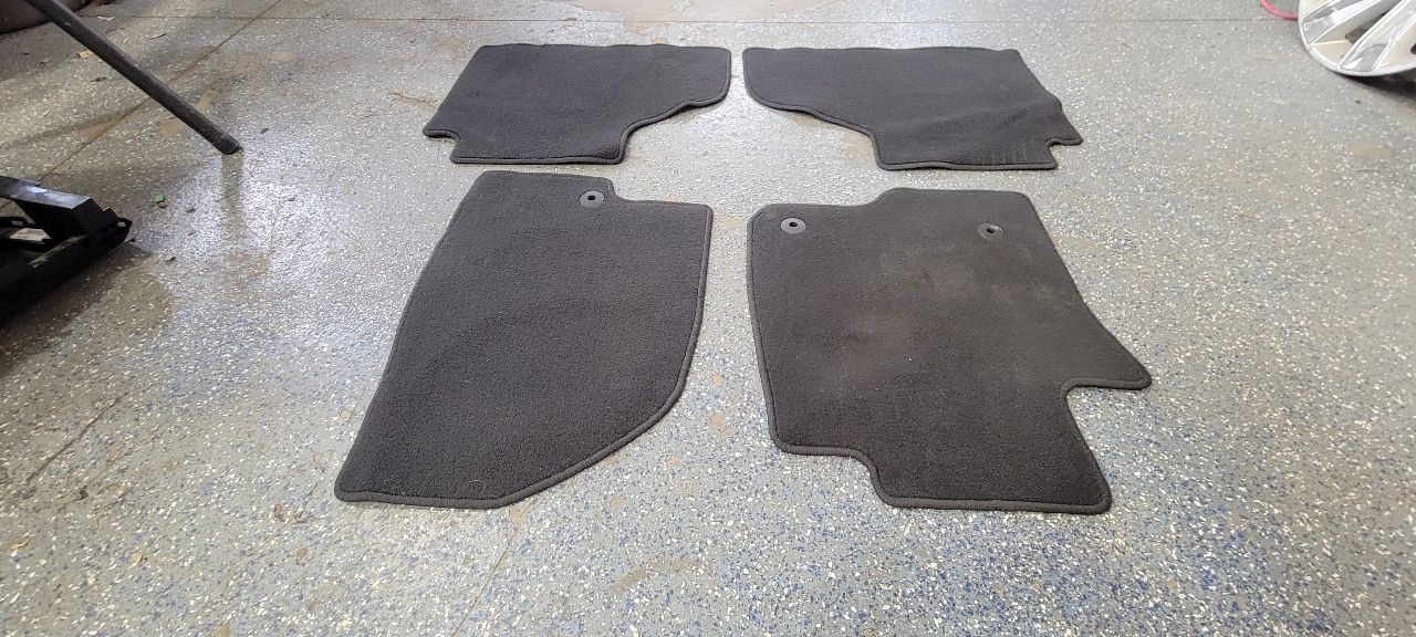 2023 SUBURBN15 OEM FRONT & REAR CARPET FLOOR MATS 33126 - image 4