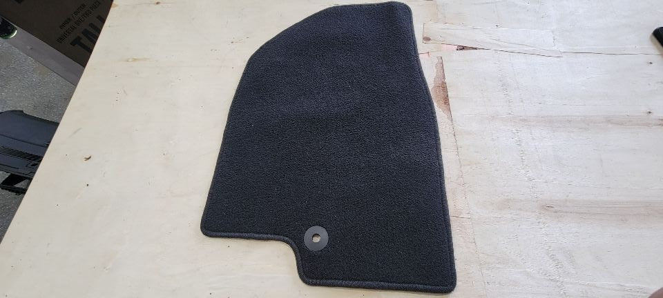 2023 SUBURBN15 OEM FRONT & REAR CARPET FLOOR MATS 33126 - image 8