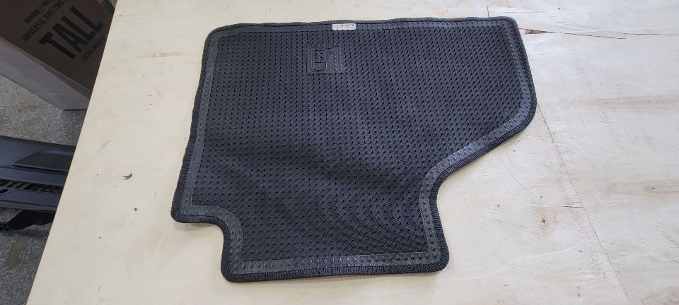 2023 SUBURBN15 OEM FRONT & REAR CARPET FLOOR MATS 33126 - image 11
