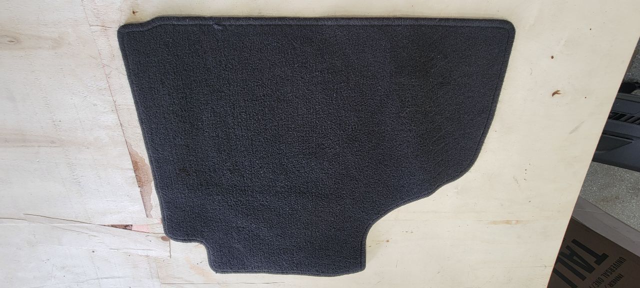 2023 SUBURBN15 OEM FRONT & REAR CARPET FLOOR MATS 33126 - image 12