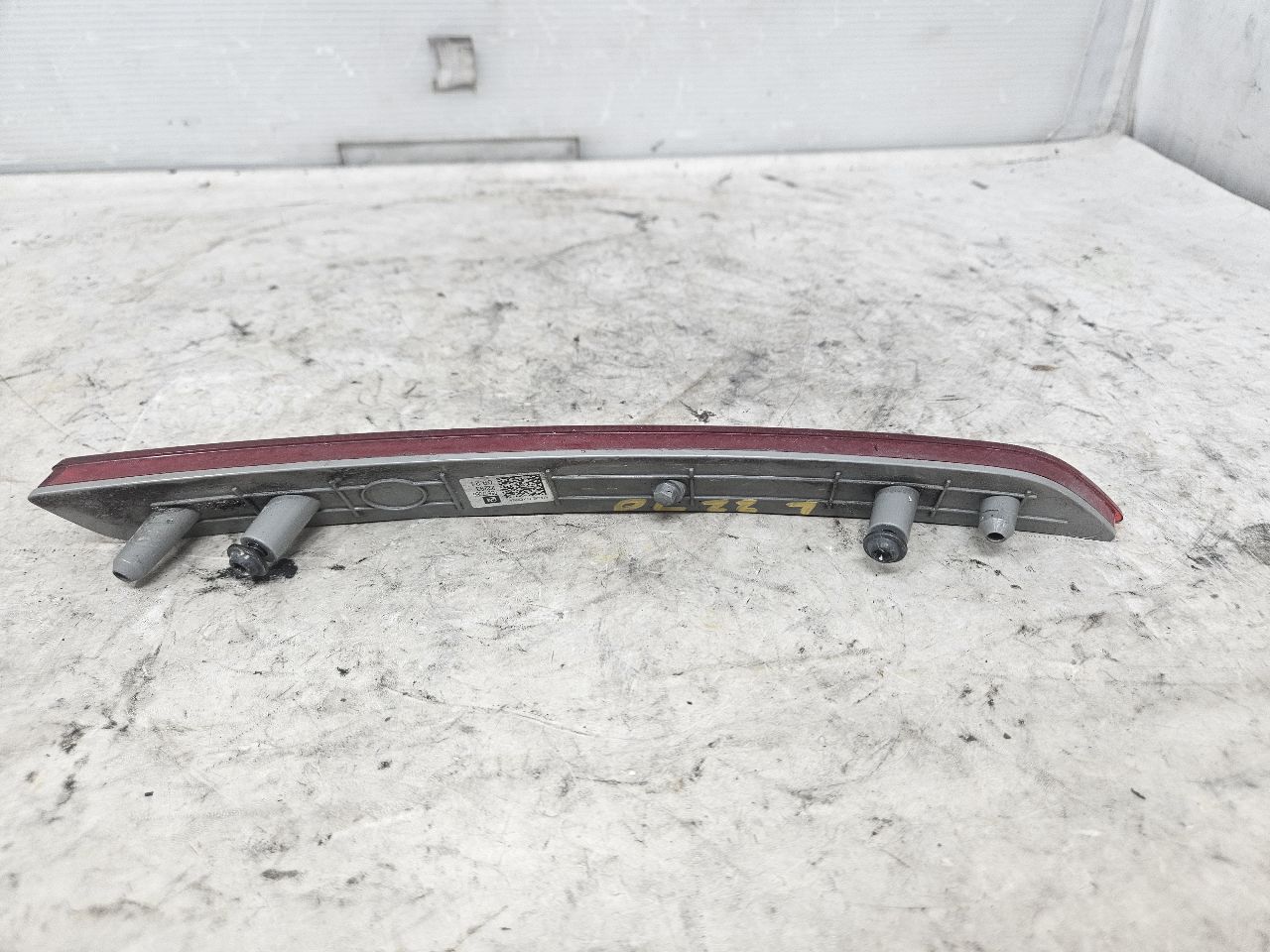 2023 SUBURBN15 LH REAR BUMPER REFLECTOR LAMP OEM 33134 - image 4