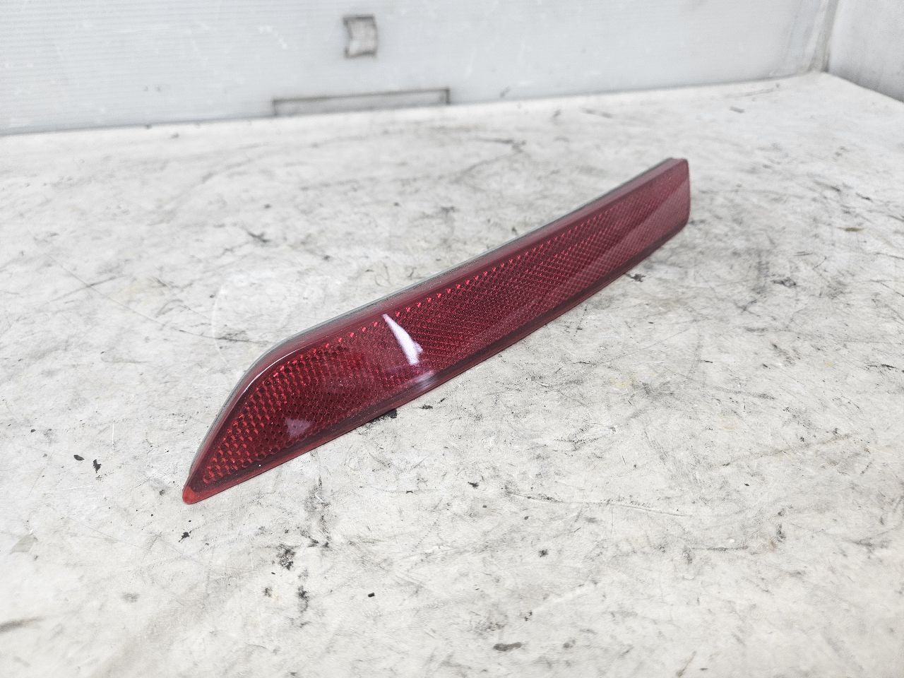 2023 SUBURBN15 LH REAR BUMPER REFLECTOR LAMP OEM 33134 - image 2
