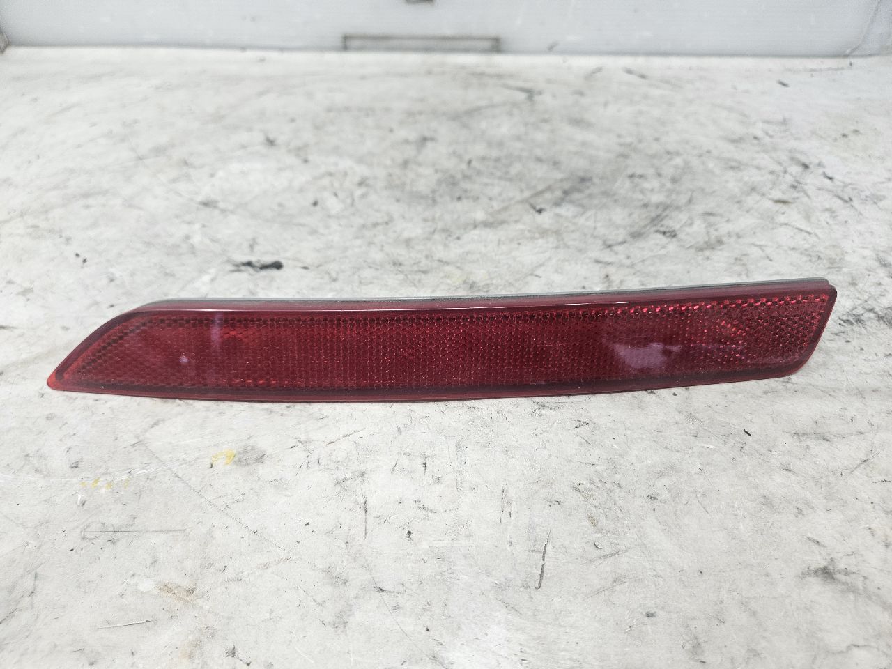 2023 SUBURBN15 LH REAR BUMPER REFLECTOR LAMP OEM 33134 - image 1