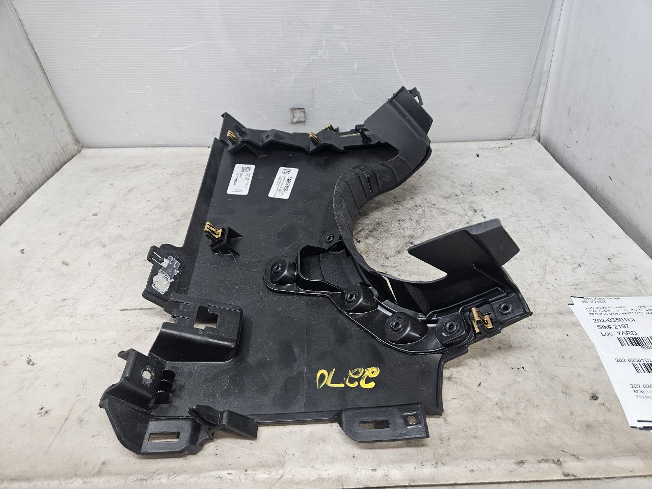 2023 SUBURBN15 DRIVER KNEE BOLSTER BLACK 84687480 33143 - image 7