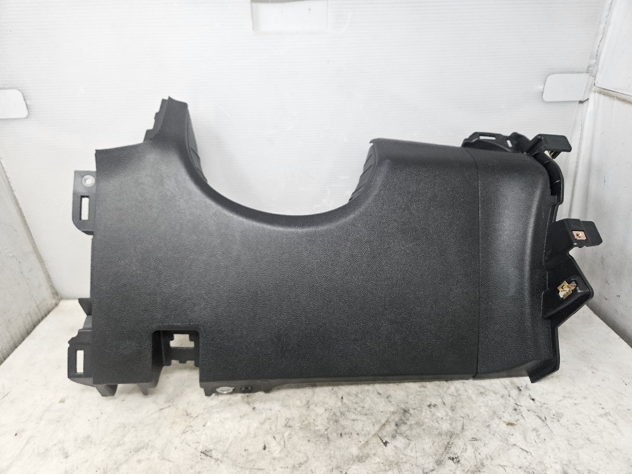 2023 SUBURBN15 DRIVER KNEE BOLSTER BLACK 84687480 33143 - image 1