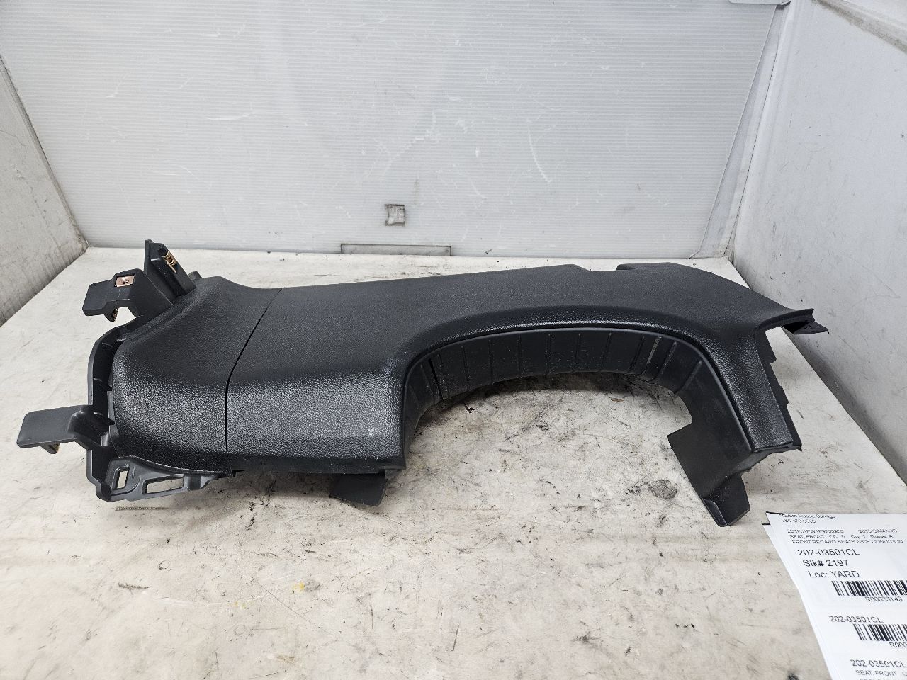 2023 SUBURBN15 DRIVER KNEE BOLSTER BLACK 84687480 33143 - image 9