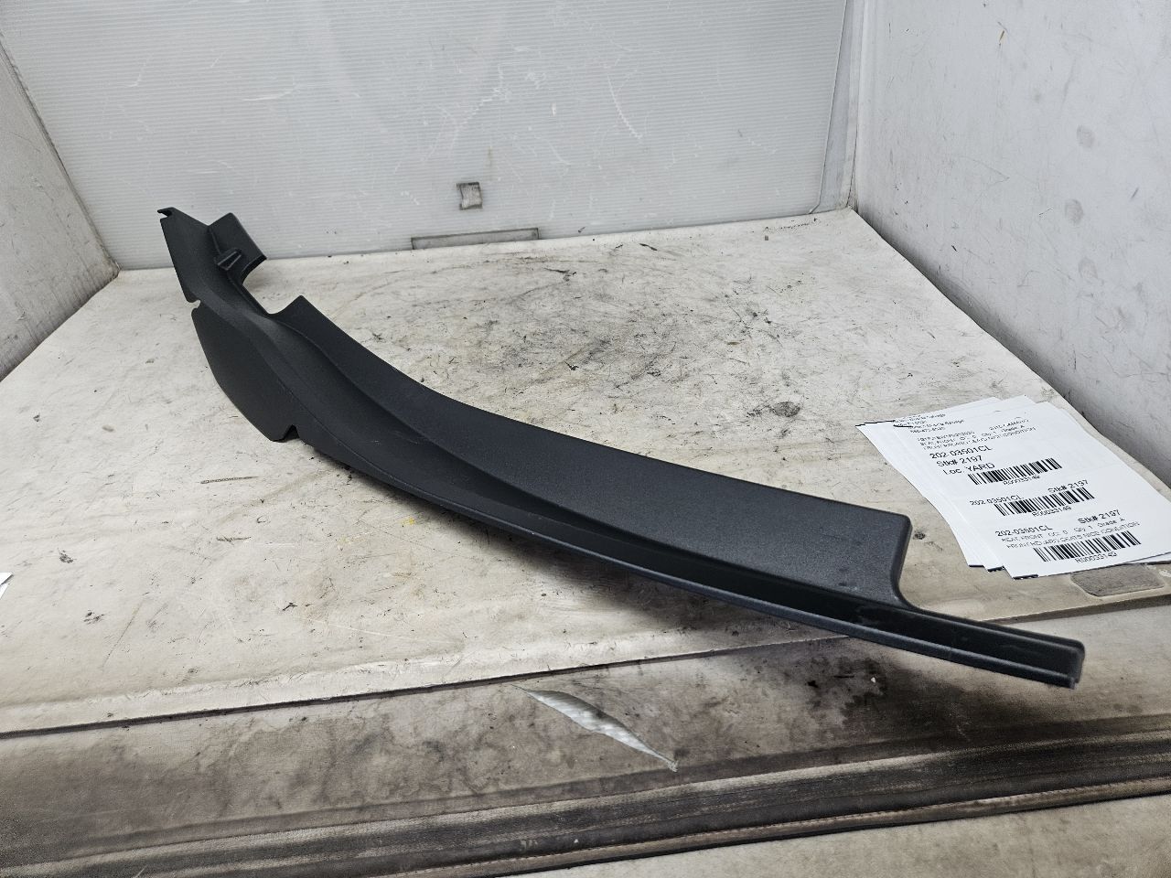 2023 SUBURBN15 TAILGATE LH INNER TRIM 84705364 33146 - image 3