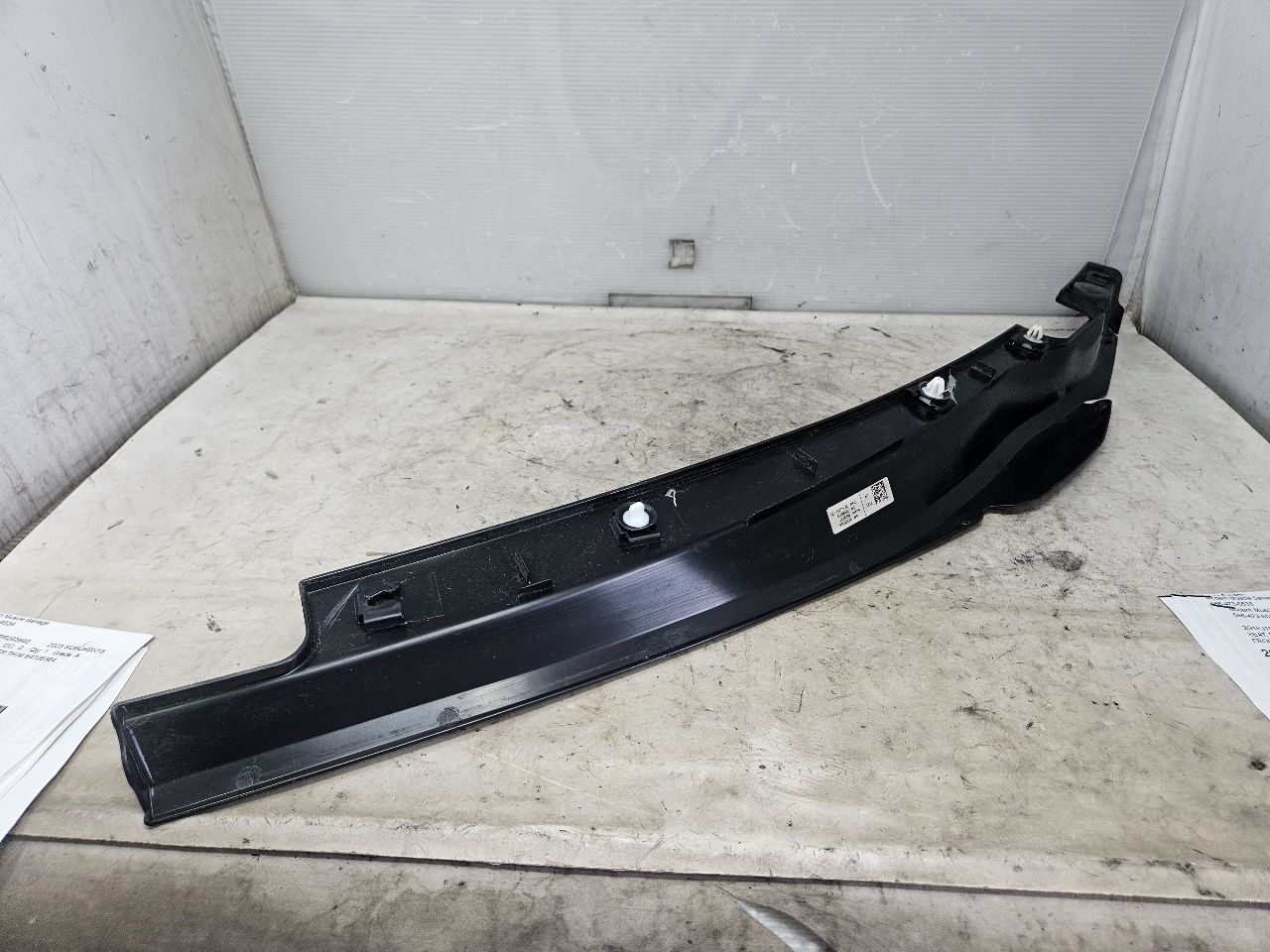 2023 SUBURBN15 TAILGATE LH INNER TRIM 84705364 33146 - image 8