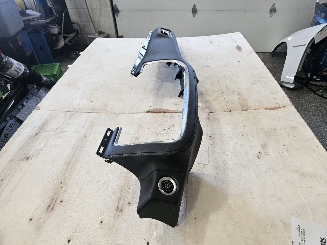 2023 SUBURBN15 FRONT DASH TRIM VENT BEZEL 86822079 33147 - image 4