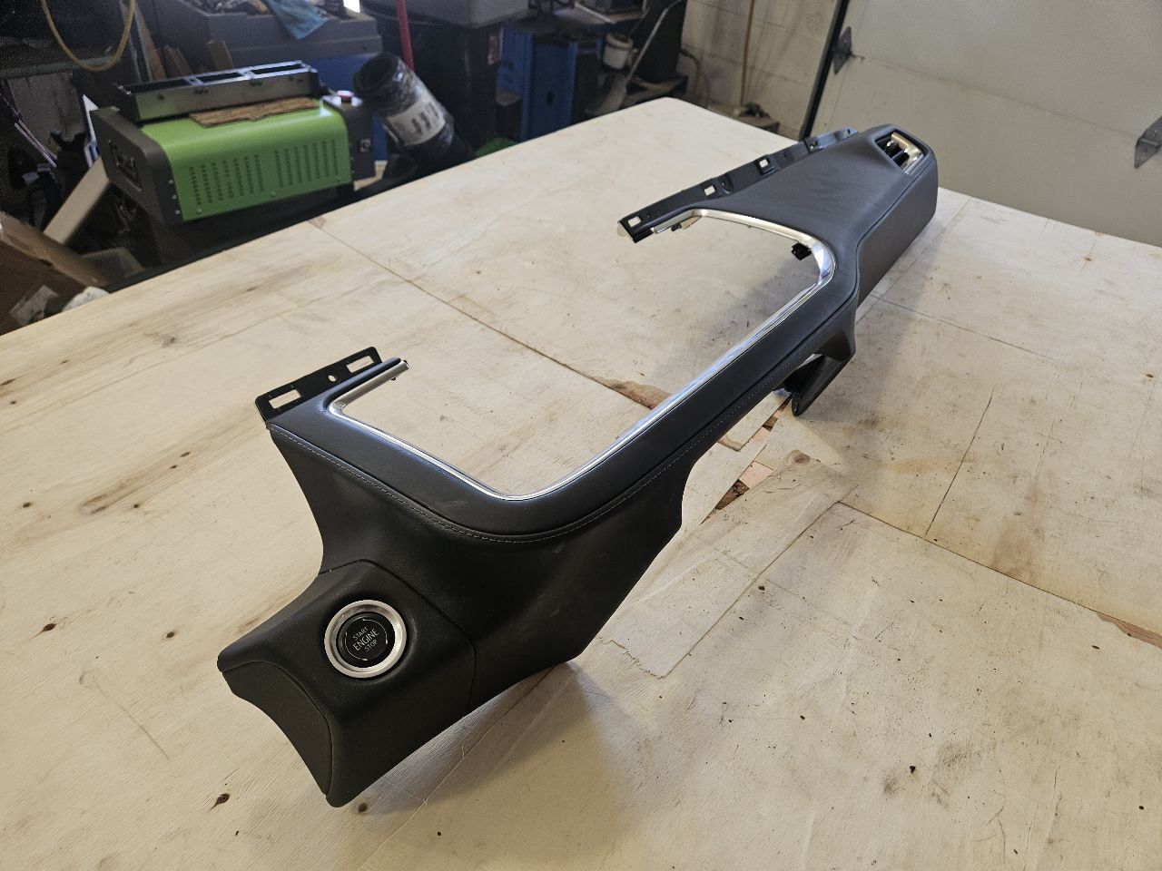 2023 SUBURBN15 FRONT DASH TRIM VENT BEZEL 86822079 33147 - image 7