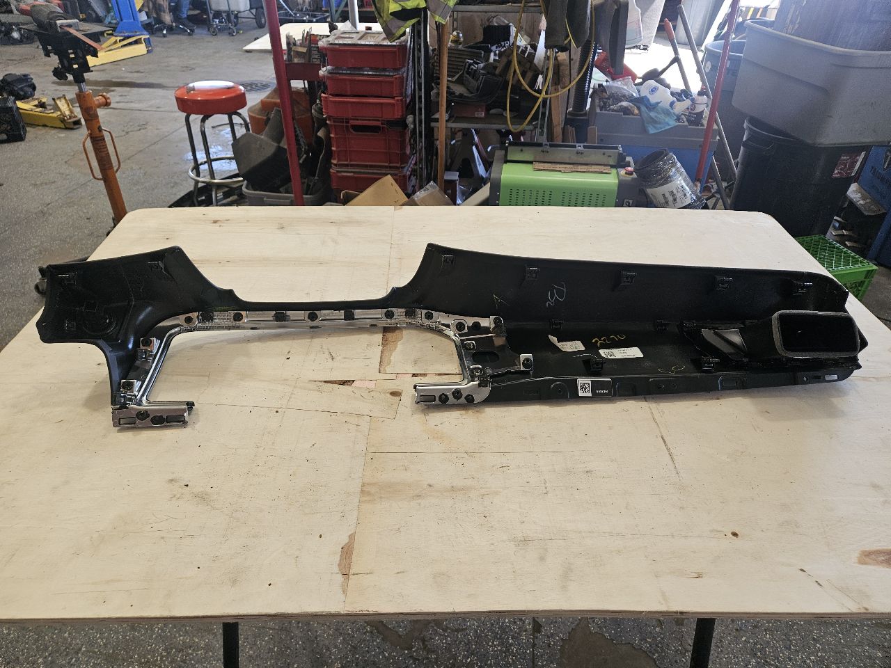 2023 SUBURBN15 FRONT DASH TRIM VENT BEZEL 86822079 33147 - image 8