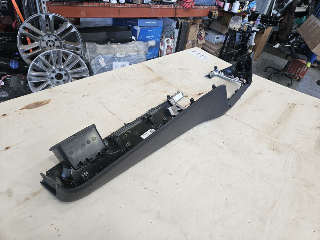 2023 SUBURBN15 FRONT DASH TRIM VENT BEZEL 86822079 33147 - image 13