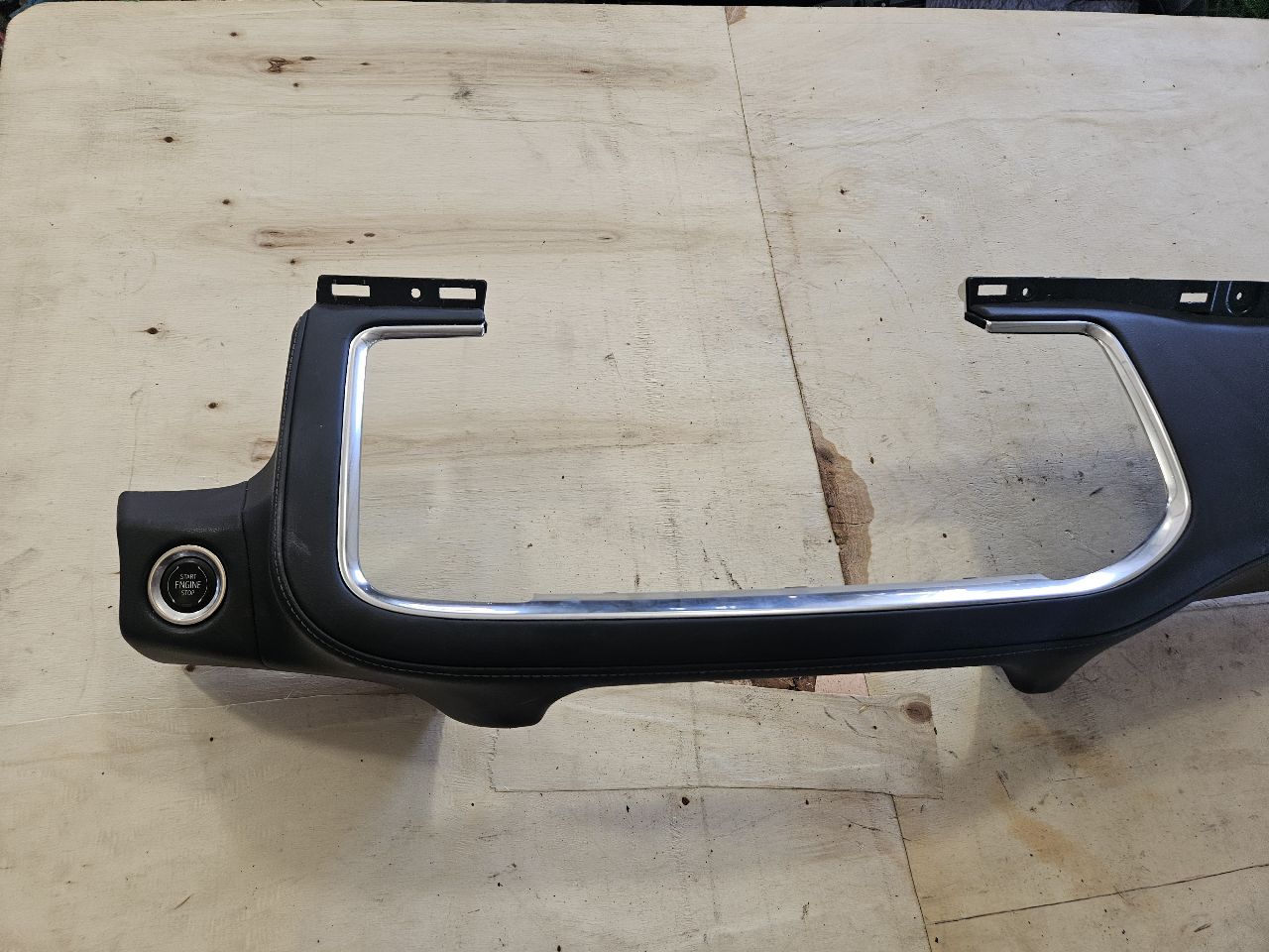 2023 SUBURBN15 FRONT DASH TRIM VENT BEZEL 86822079 33147 - image 14