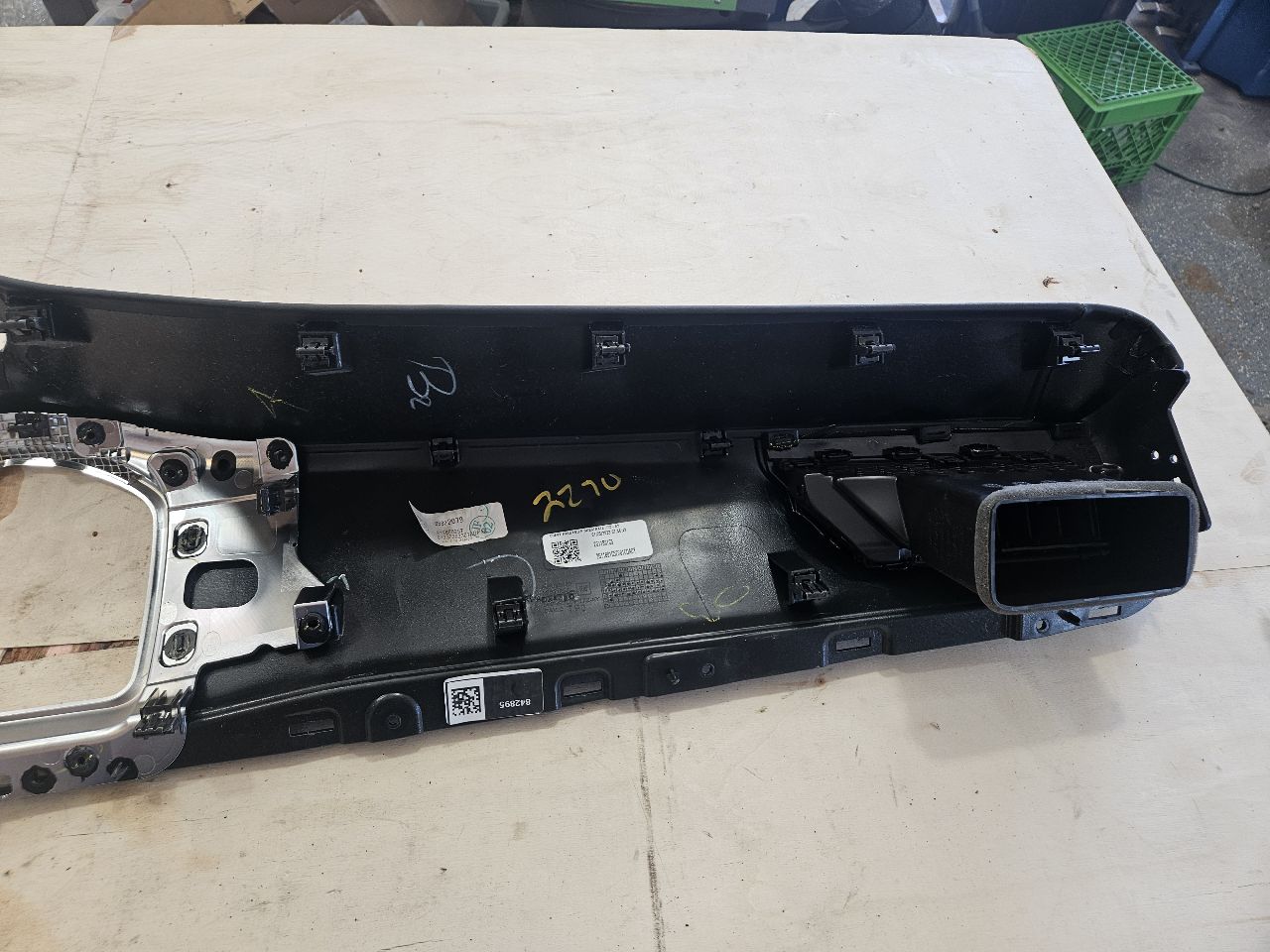 2023 SUBURBN15 FRONT DASH TRIM VENT BEZEL 86822079 33147 - image 16