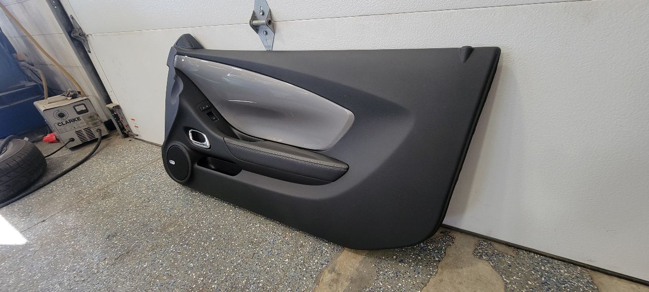 2015 CAMARO RH PASSENGER DOOR PANEL TRIM 33160 - image 2