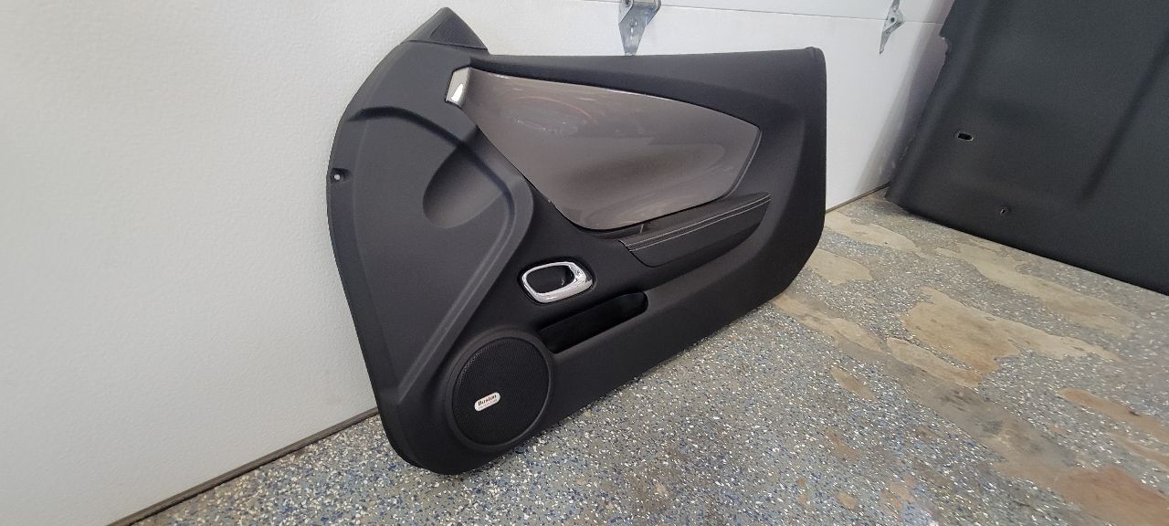 2015 CAMARO RH PASSENGER DOOR PANEL TRIM 33160 - image 3