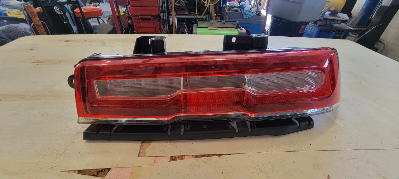 2015 CAMARO RH PASSENGER TAIL LIGHT LED T4F RS 33163 - image 1