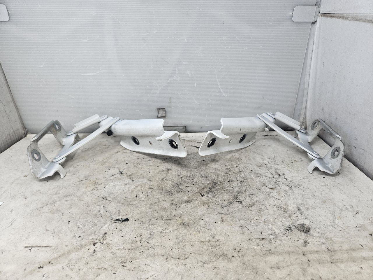 2015 CAMARO HOOD HINGES PAIR LH RH WHITE 33184 - image 4
