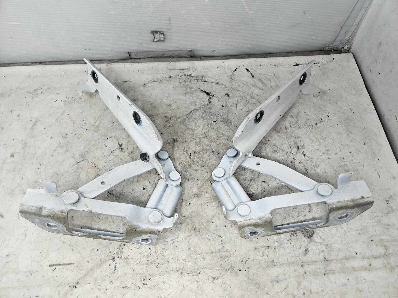 2015 CAMARO HOOD HINGES PAIR LH RH WHITE 33184 - image 5