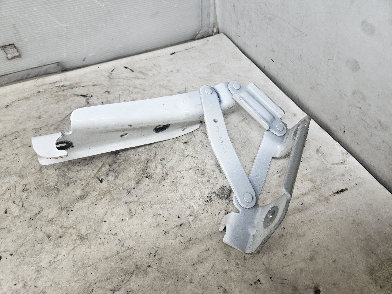 2015 CAMARO HOOD HINGES PAIR LH RH WHITE 33184 - image 6