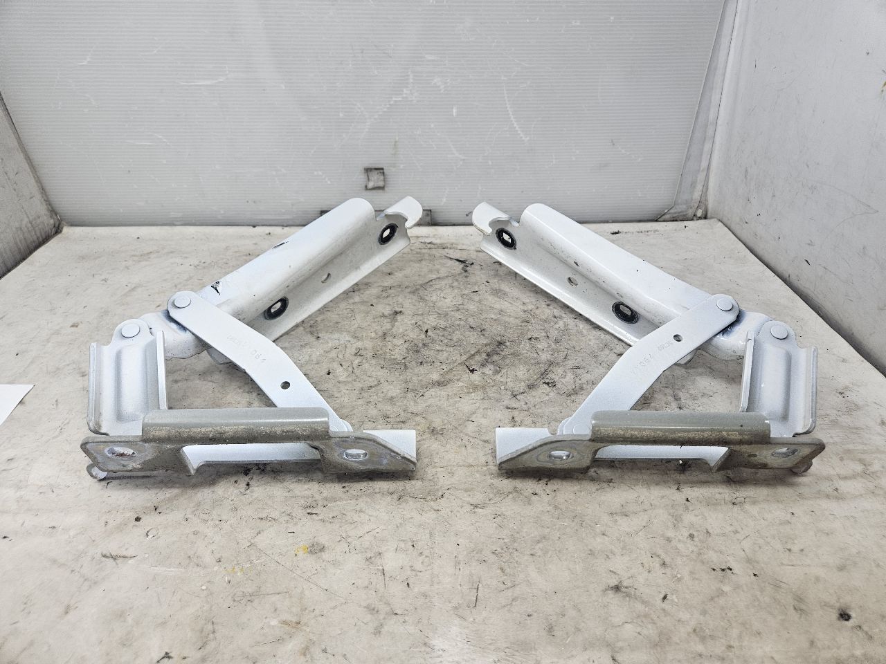 2015 CAMARO HOOD HINGES PAIR LH RH WHITE 33184 - image 7