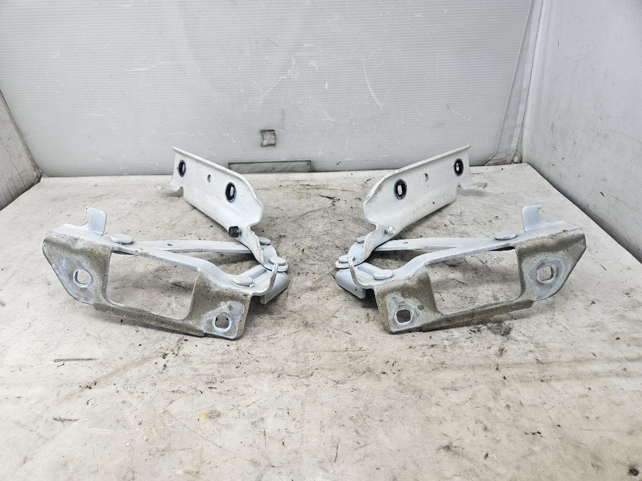 2015 CAMARO HOOD HINGES PAIR LH RH WHITE 33184 - image 8