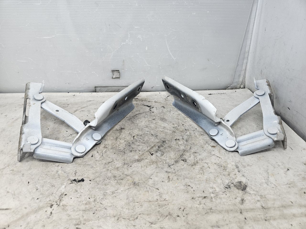 2015 CAMARO HOOD HINGES PAIR LH RH WHITE 33184 - image 9