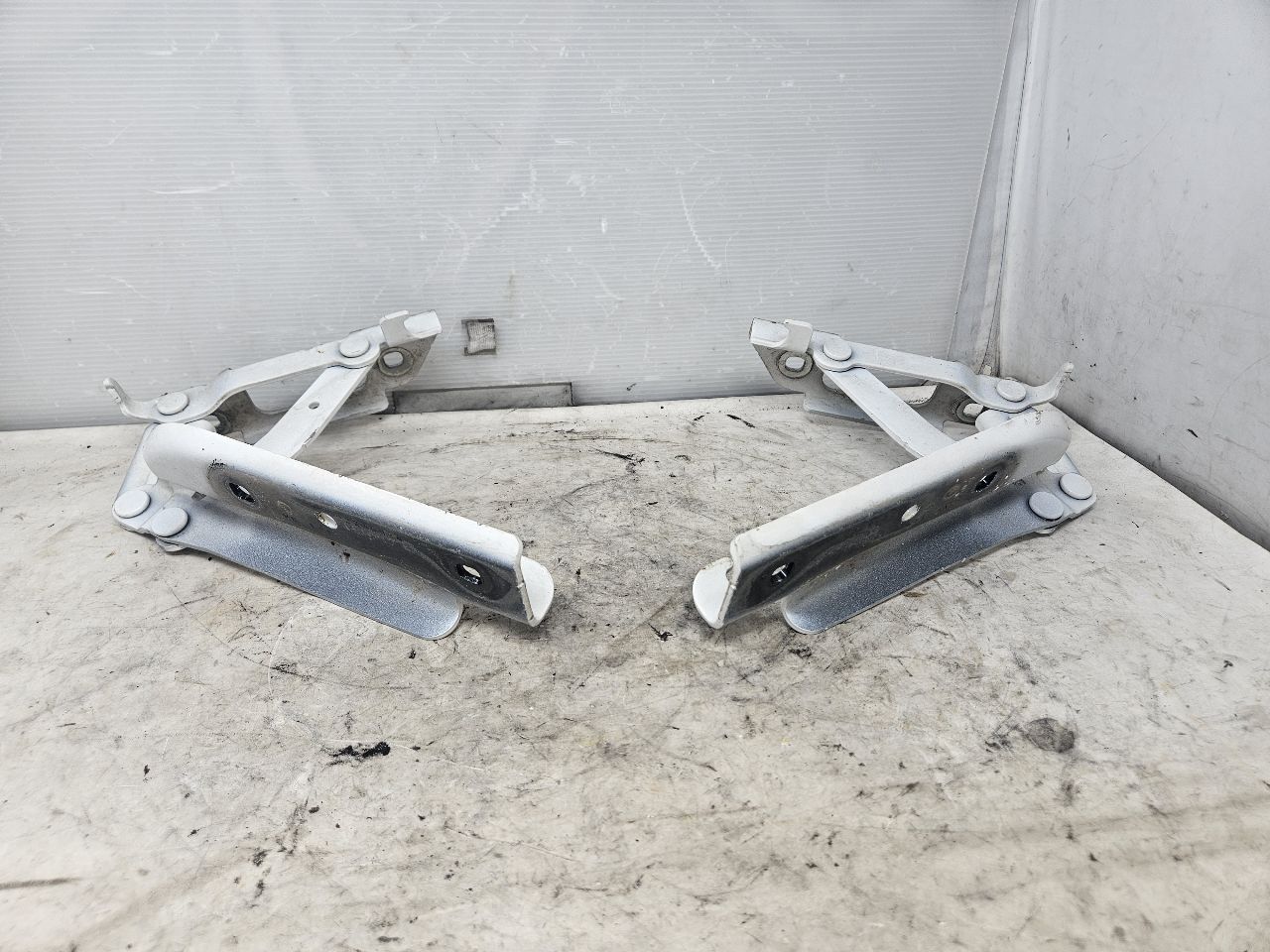 2015 CAMARO HOOD HINGES PAIR LH RH WHITE 33184 - image 10