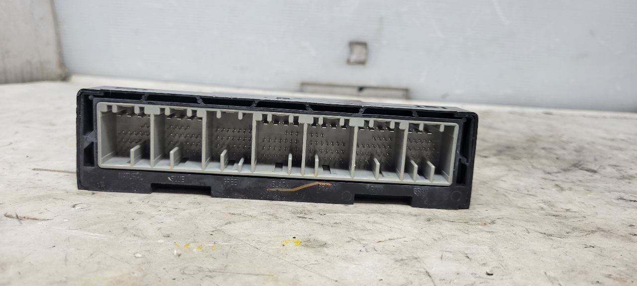 2015 CAMARO BCM BODY CONTROL MODULE 13592376 33211 - image 2