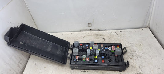 2015 CAMARO ENGINE BAY FUSE BOX & LID 22760635 33220 - image 1