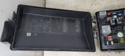 2015 CAMARO ENGINE BAY FUSE BOX & LID 22760635 33220 - image 3