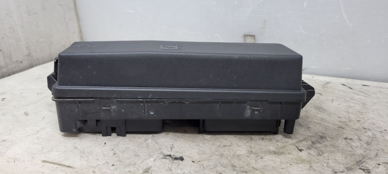 2015 CAMARO ENGINE BAY FUSE BOX & LID 22760635 33220 - image 6