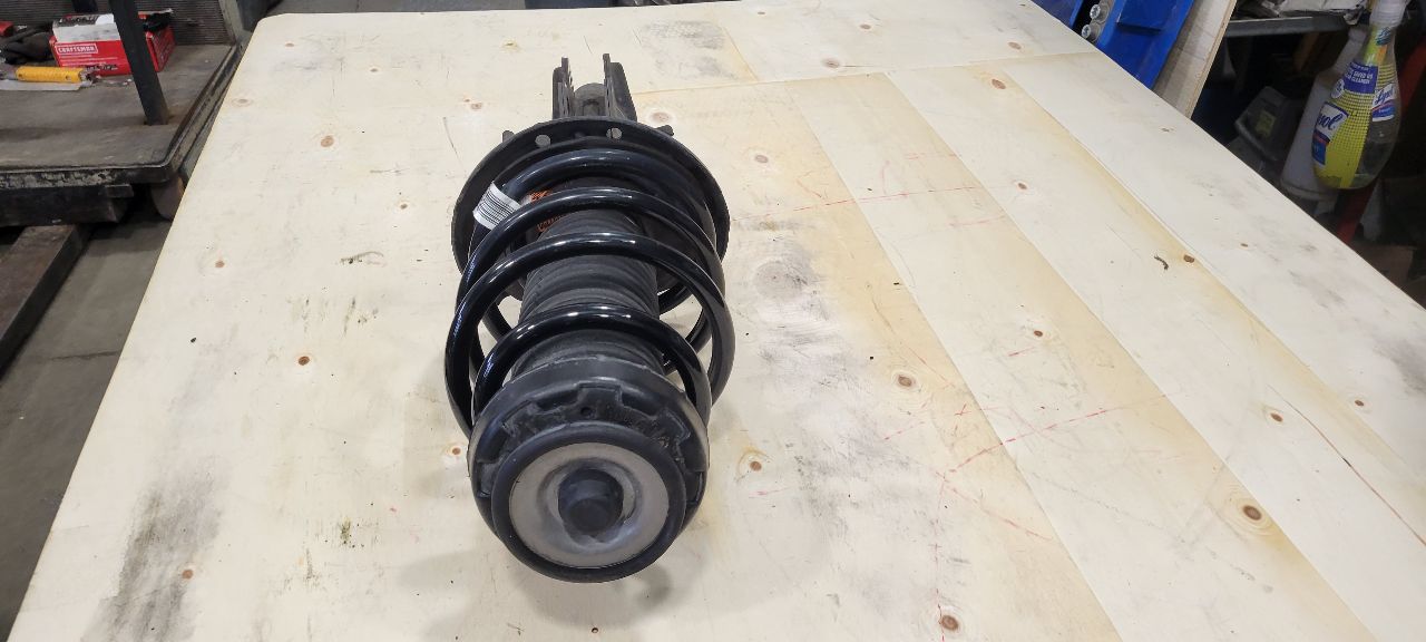 2015 CAMARO FRONT LH DRIVER STRUT SS 1LE 33224 - image 4