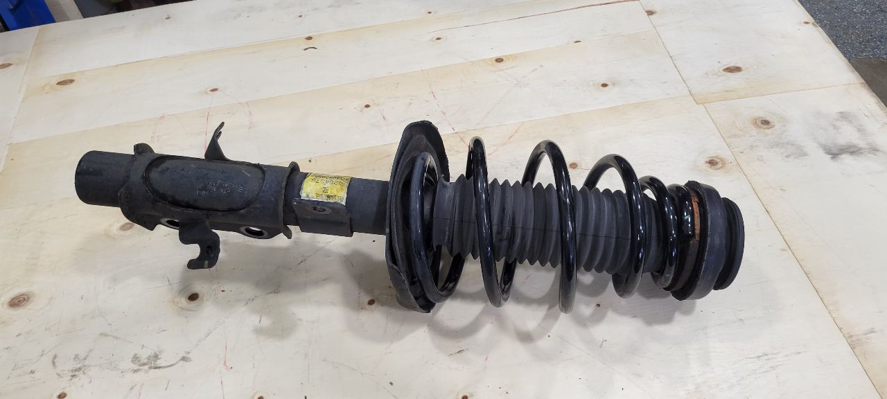 2015 CAMARO FRONT RH PASSENGER STRUT SS 1LE 33225 - image 1