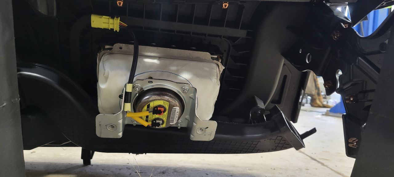 2015 CAMARO DASH PANEL WITH RH INFLATOR 33229 - image 11