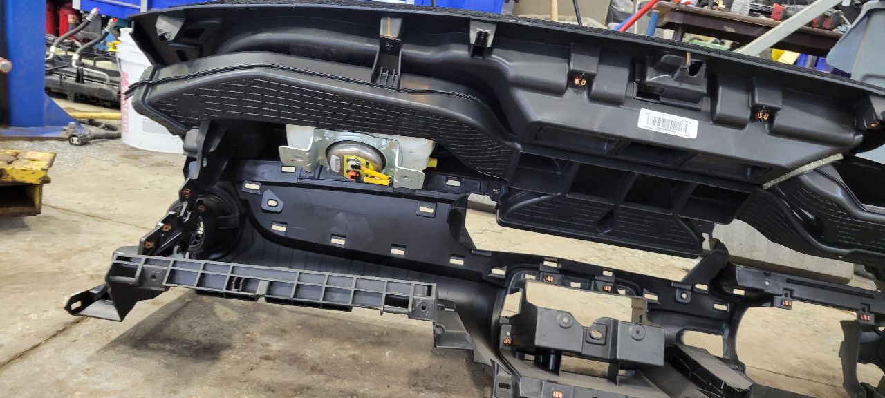 2015 CAMARO DASH PANEL WITH RH INFLATOR 33229 - image 15