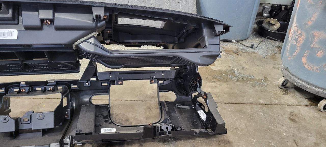 2015 CAMARO DASH PANEL WITH RH INFLATOR 33229 - image 16