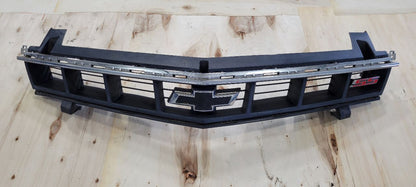 2015 CAMARO SS UPPER GRILE WITH BLACK EMBLEM 33231 - image 7