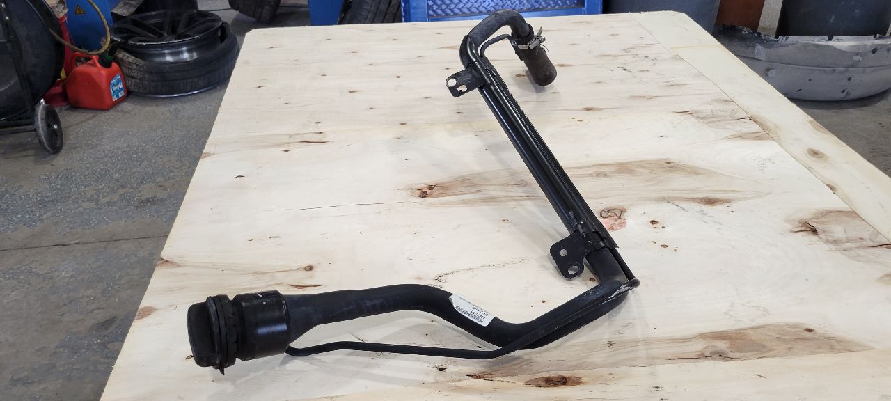 2015 CAMARO FUEL FILLER NECK 22925350 33232 - image 2