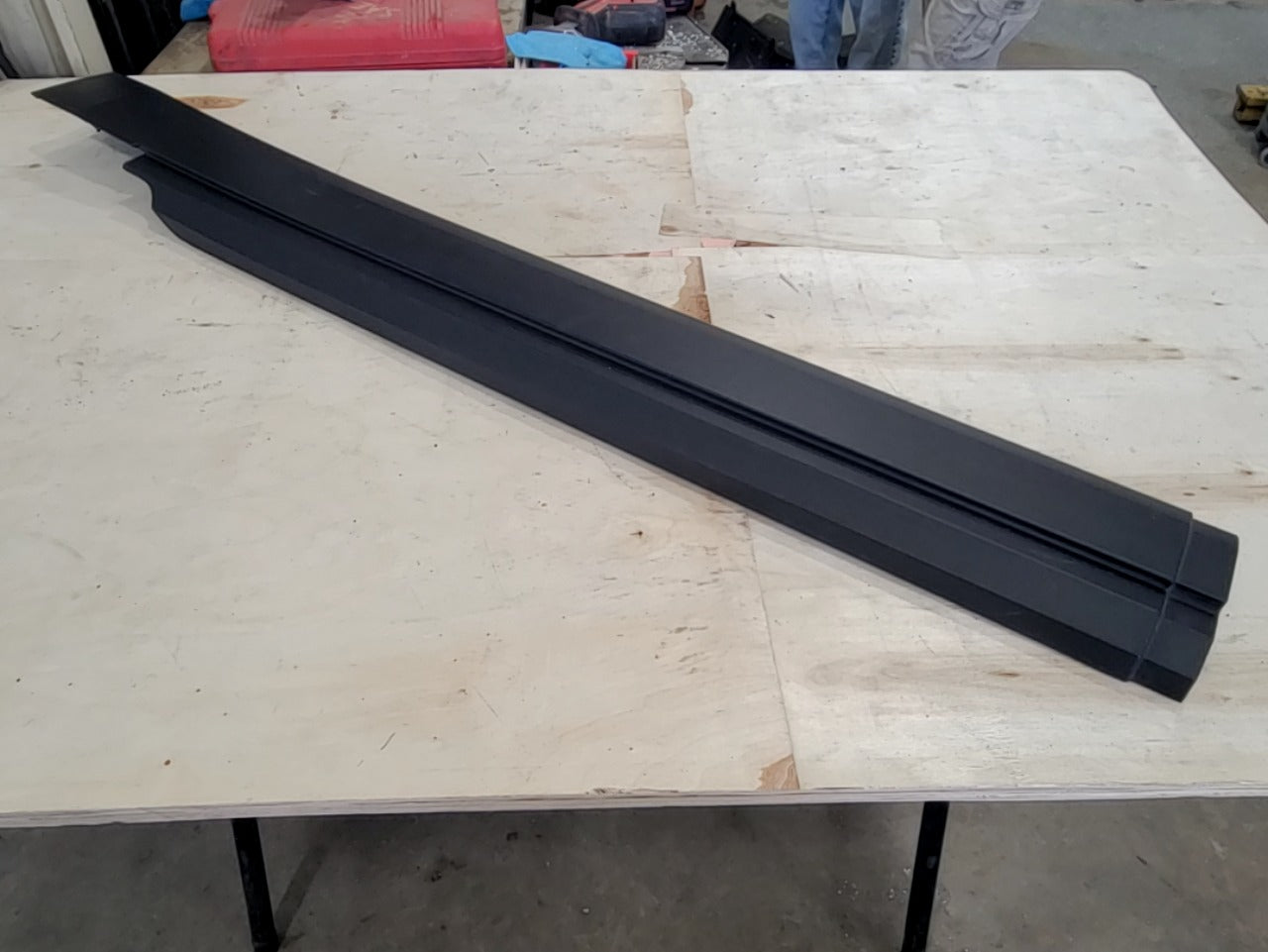 2023 SUBURBN15 LH REAR ROCKER MOLDING 84913472 33260 - image 3